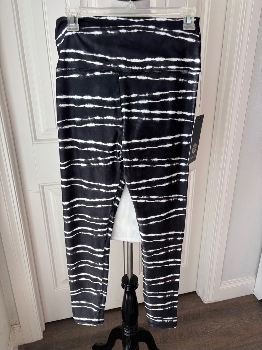 Scorpio Sol Black & White Tie-Dye Leggings